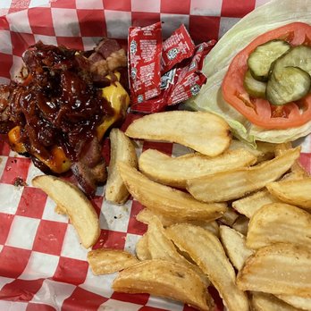 Famous Dave's Bar-B-Que - Ultimate Burger no bread - Barbeque Near Me - Taylor, Michigan Famous Dave's Bar-B-Que - Ultimate Burger no bread - Barbeque Near Me - Taylor, Michigan