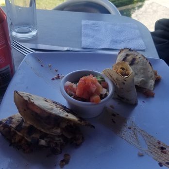 Lion Fish - GOBERNADOR: Shrimp mix with melted cheese and smoked tortilla tacos. - Bars Near Me - Tijuana, BCN