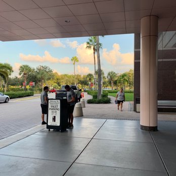 Physicians Regional Medical Center - Pine Ridge - Valet - Medical Centers Near Me - Naples, Florida