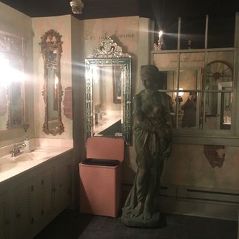 The Glitz - The simple, yet elegant woman's bathroom - New American Near Me - Versailles, Kentucky