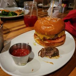 105-Ten Bar & Grill - Steakhouse burger
