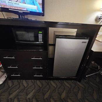 Quality Inn Hyde Park - Poughkeepsie North - Dented fridge and scratched desk. - Hotels Near Me - Hyde Park, New York Quality Inn Hyde Park - Poughkeepsie North - Dented fridge and scratched desk. - Hotels Near Me - Hyde Park, New York