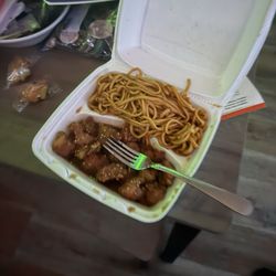 China Express of Newton - Sesame chicken with plain lo mien