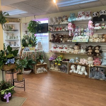 Flower Outlet - Florists Near Me - Nashua, New Hampshire
