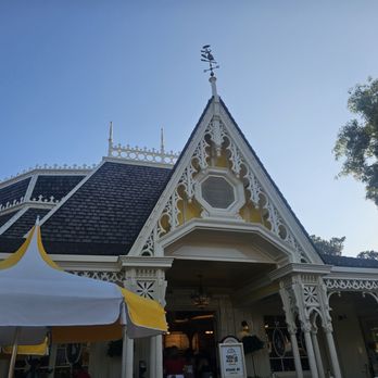 Jolly Holiday Bakery Cafe - Jolly Holiday Bakery Café - Bakeries Near Me - Anaheim, California