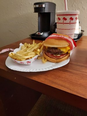 In-N-Out Burger by null