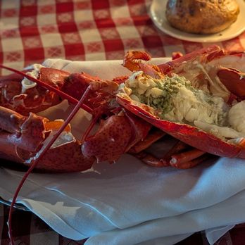 The Lobster House - 3 lb steamed lobster - Seafood Markets Near Me - Cape May, New Jersey