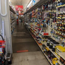 Zeller's Ace Hardware - Narrow aisles at Zeller's Ace Hardware, Napa