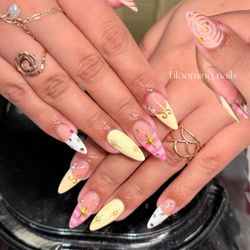 Blooming Nails