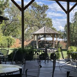 Shiloh Vineyard & Winery - The patio.