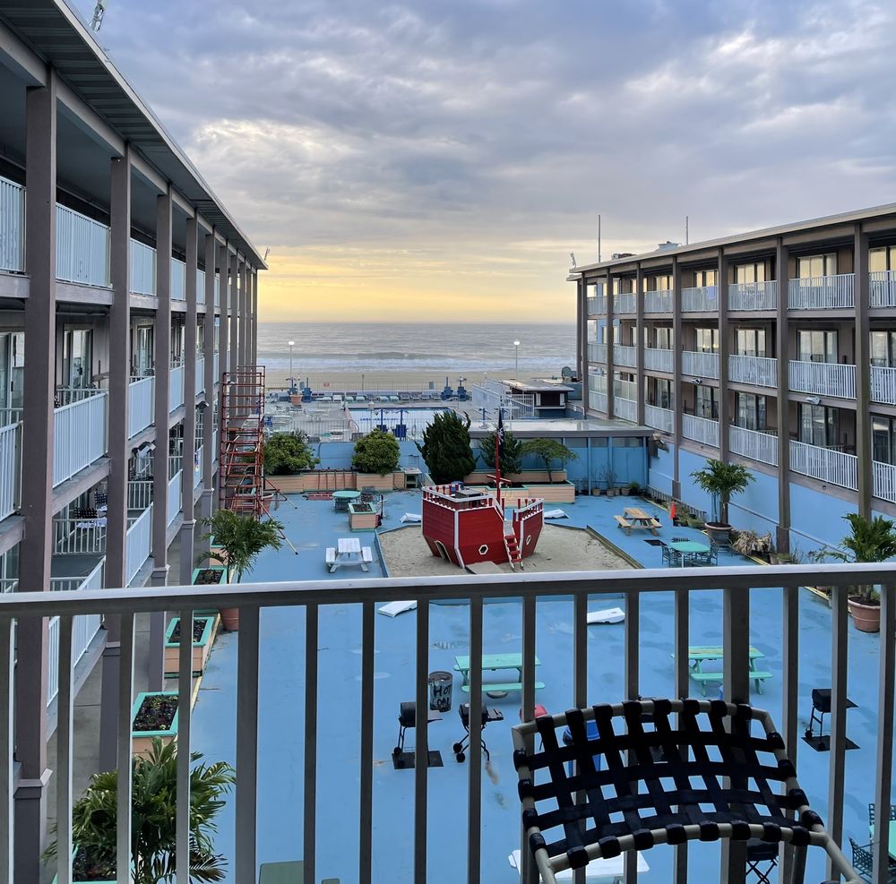 FLAGSHIP OCEANFRONT HOTEL Updated September 2024 104 Photos & 88