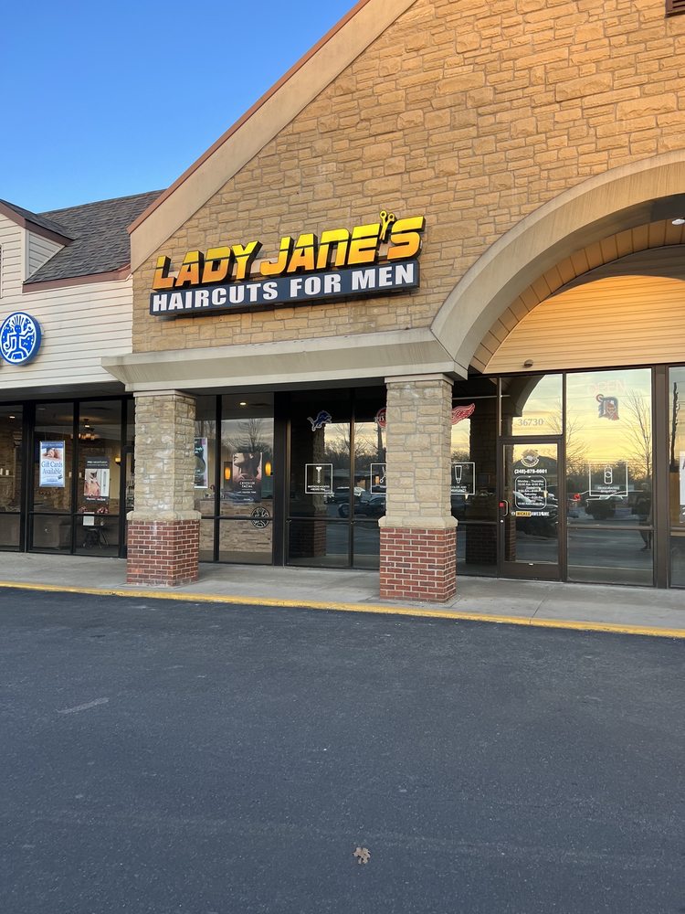 Lady Jane’s Haircuts for Men 12