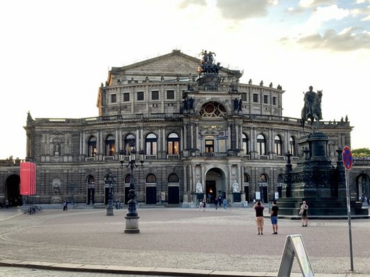 Semperoper Dresden by null