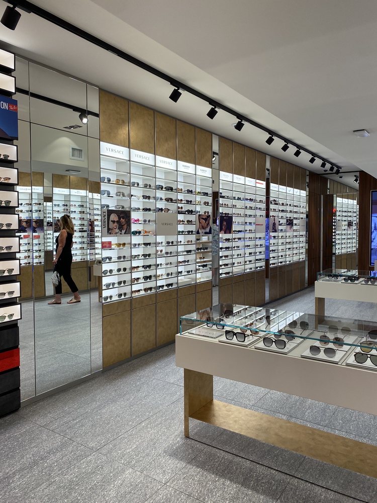 SUNGLASS HUT Updated September 2024 10 Reviews 829 E Las Olas