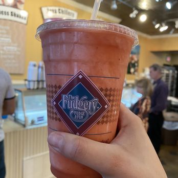 The Fudgery - Strawberry and banana smoothie, so good! - Desserts Near Me - New Orleans, Louisiana