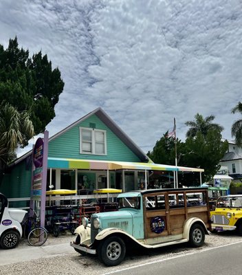 BEACH BUMS - Updated March 2025 - 44 Photos & 61 Reviews - 427 Pine Ave