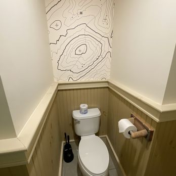Alpine Lodge - Bathroom - Ski Resorts Near Me - North Creek, New York