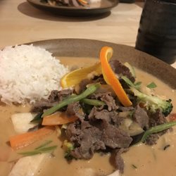 Asahi - Gebratenes Rind mit Reis, Gemüse und Currysoße (scharf)