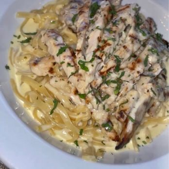 Verde on Smith - Chicken Fettuccine Alfredo - Italian Near Me - Brooklyn, New York Verde on Smith - Chicken Fettuccine Alfredo - Italian Near Me - Brooklyn, New York