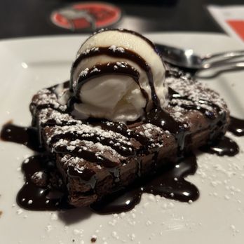 Eastwood's Grill & Lounge - Pubs Near Me - Windsor, Ontario