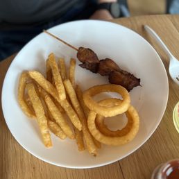 Onion rings, fries and chicken skewer