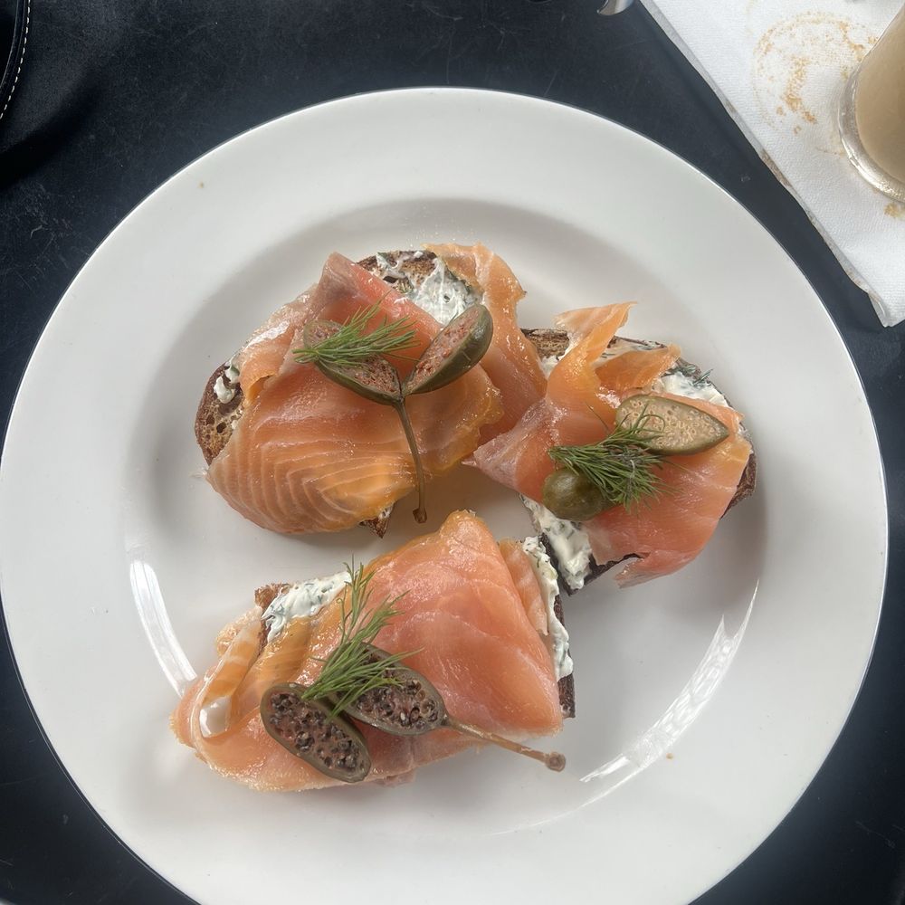 Smoked salmon / lox toast Smoked salmon / lox toast