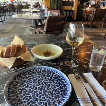 Mürver Restaurant - Bread and olive - Turkish Near Me - Istanbul, 34
