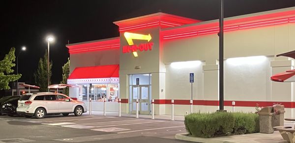 In-N-Out Burger by null