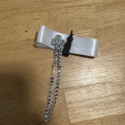 George's Cleaners - Here is the undone DAMAGED accent that goes with the bow smh