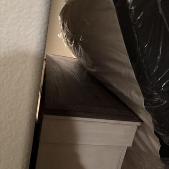 Quantum Moving - They stood up this Cal King Mattress against a dresser! Look at it bending! - Movers Near Me - Martinez, California