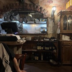 The kitchen and pizza oven