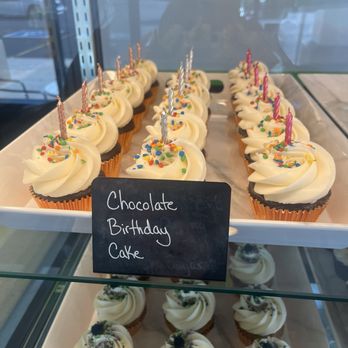 Bada Bling Cupcakes - Delicious!!! - Cupcakes Near Me - Gilbert, Arizona