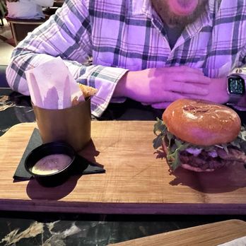 F1 Arcade - Wagyu burger - Arcades Near Me - Washington, DC, District of Columbia