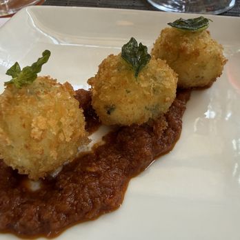 B Cellars Vineyards & Winery - Wineries Near Me - Oakville, California
