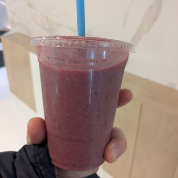 SoJo Spa Club - A berry smoothie - Saunas Near Me - Edgewater, New Jersey