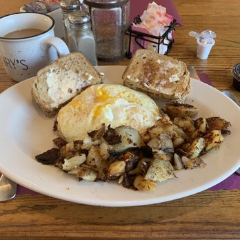 Henry's - Corn Beef Hash and eggs! - American Near Me - Wallingford, Connecticut Henry's - Corn Beef Hash and eggs! - American Near Me - Wallingford, Connecticut