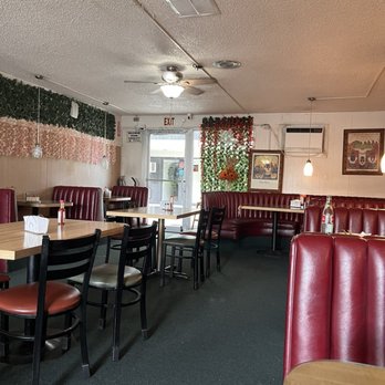 El Buen Sabor - Dining area - Mexican Near Me - Colton, California El Buen Sabor - Dining area - Mexican Near Me - Colton, California