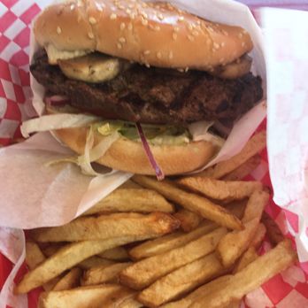 Mad Madeline's Grill - Burgers Near Me - Temecula, California