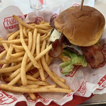 Ruby's Diner - bacon cheeseburger - Diners Near Me - Laguna Beach, California Ruby's Diner - bacon cheeseburger - Diners Near Me - Laguna Beach, California