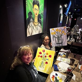 Canvas & Grapes Experience - Paint & Sip Near Me - Edison, New Jersey