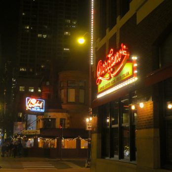 Giordano's - The outside - classic Chicago! - Pizza Near Me - Chicago, Illinois