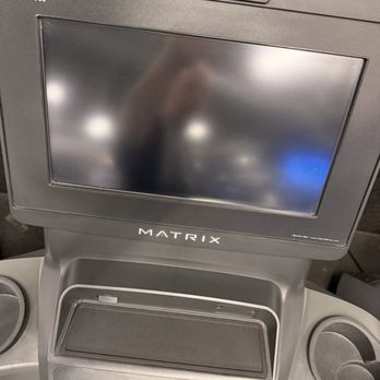 EōS Fitness - Just a visual essay of just how many machines are broken in one night. Still. "They're aware." - Gyms Near Me - Glendale, California