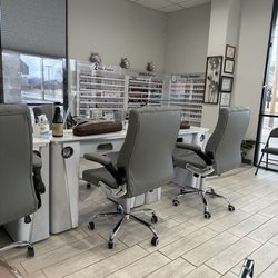V Nails & Spa - Inside
