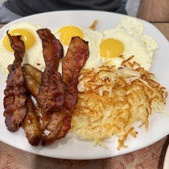 Perkins Restaurant & Bakery - Eggs, hash browns, bacon, sausage - Breakfast & Brunch Near Me - Summerville, South Carolina