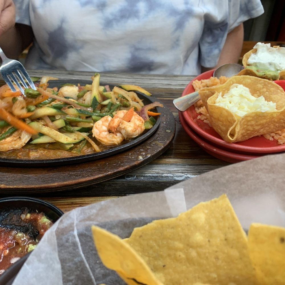 Cuckoo's Nest - Shrimp, scallops and asparagus sizzling fajitas - Mexican Near Me - Old Saybrook, Connecticut