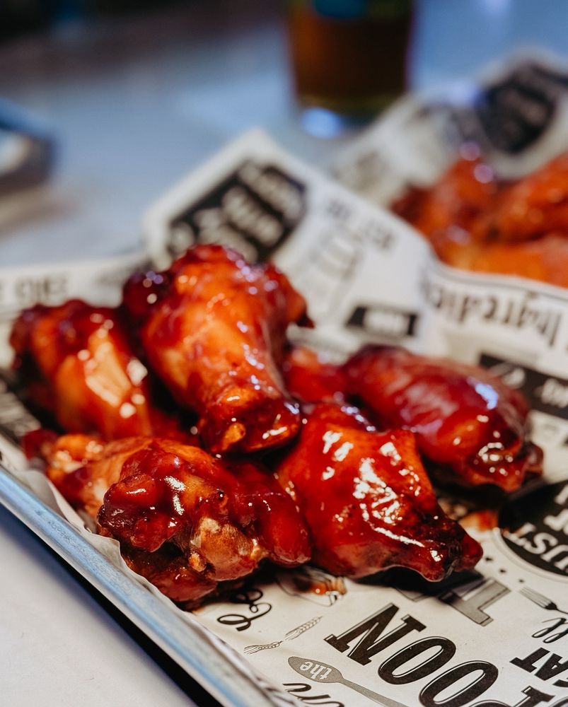 Harry E Hopskins Brewey & Kitchen Logo