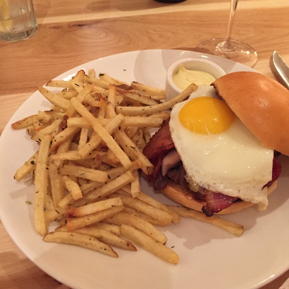 Le Comptoir - Le Burger avec un oeuf - French Near Me - San Rafael, California Le Comptoir - Le Burger avec un oeuf - French Near Me - San Rafael, California