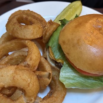 Kyng's Grill - Hamburger and onion rings - New American Near Me - Kissimmee, Florida