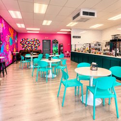 Lizzie's Rolled Ice Cream - Seating area