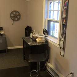 Celebrity Brows - Waxing station to the right